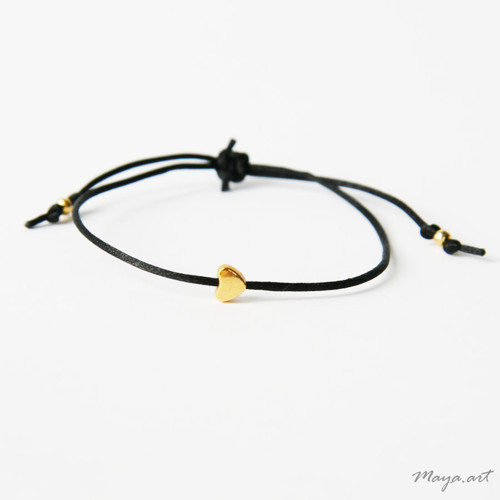 Černý náramek SIMPLE BRACELET s malým zl. srdíčkem