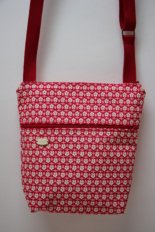 Crossbody- Malé červené květy