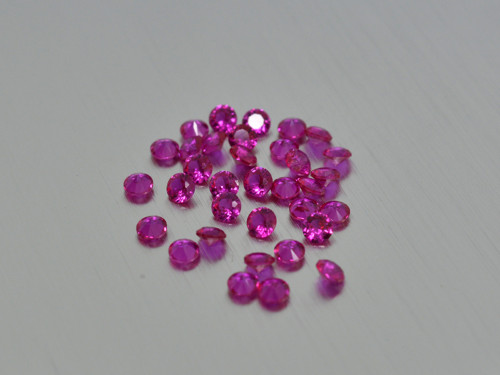 Rubín syntetický červený korund 2.5 mm kulatý