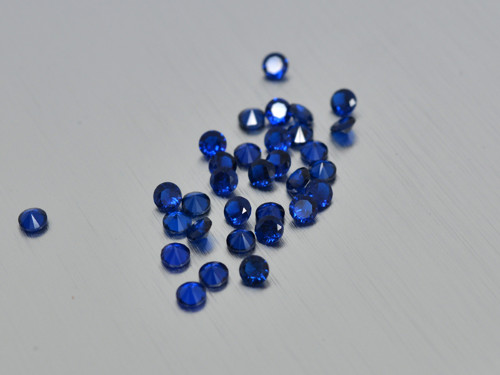 Syntetický spinel VVS barva safír 2.5 mm kulatý