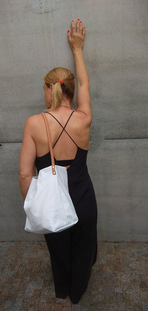 Elegantní bílá kabelka — foto 1