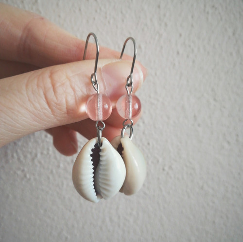 Simple shells in pink - náušnice