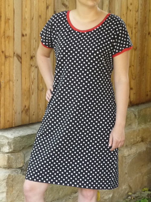 Úpletové šaty - bílý puntík na černé (vel. L-XL)