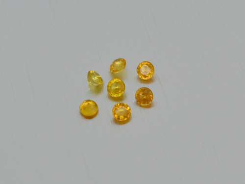 SAFÍR přírodní žlutý kulatý 2,7 mm