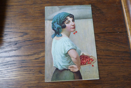 Dívka s třešněmi...pohlednice — foto 1