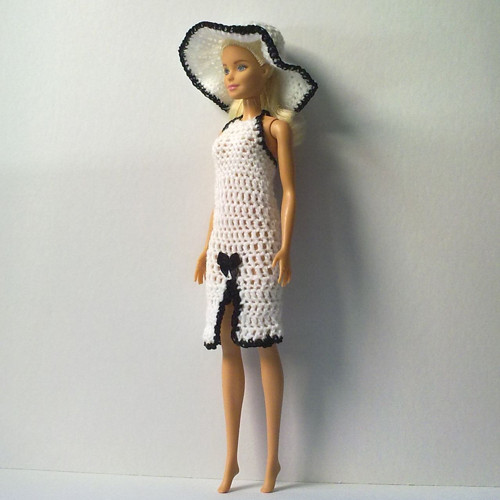 Oblečky pro Barbie - šaty, klobouk — foto 1