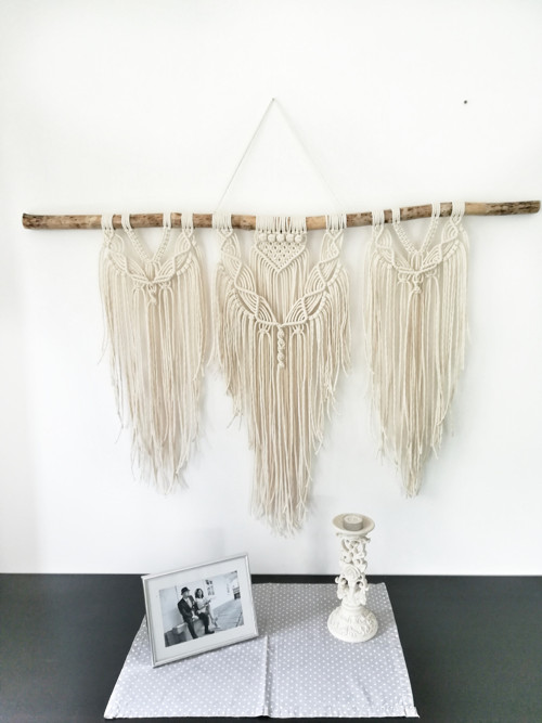 Macrame dekorace v krémové barvě — foto 1