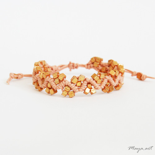 Oranžový úzký BOHO MACRAMÉ náramek — foto 1