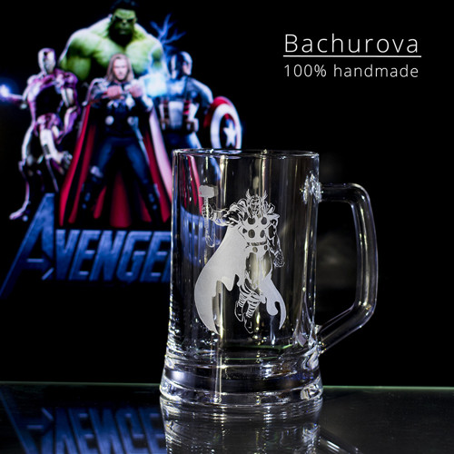 DÁRKOVÉ PŮLLITRY_Půllitr s motivem Avengers