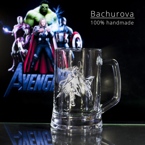 DÁRKOVÉ PŮLLITRY_Půllitr s motivem Avengers