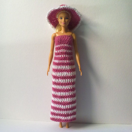 Oblečky pro Barbie - šaty, klobouk — foto 1