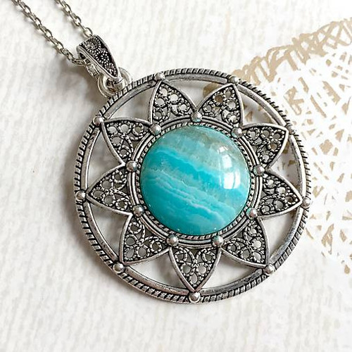 Výrazný náhrdelník - amulet čipkovaný chalcedon