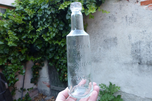 Apotheke zum Hirschen Graz...starožitná lahev