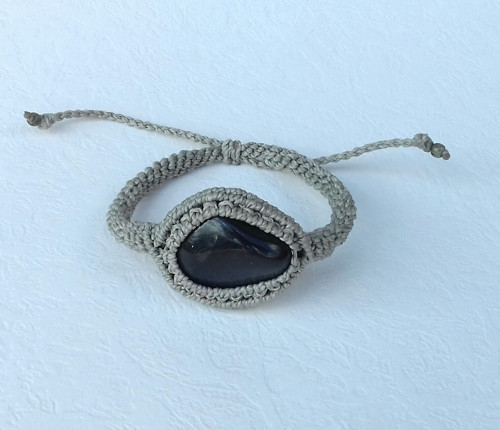 Drhaný náramek