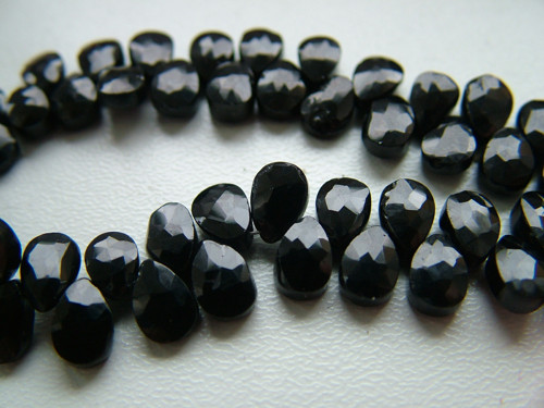 Černý spinel ploché brioletky 7mm