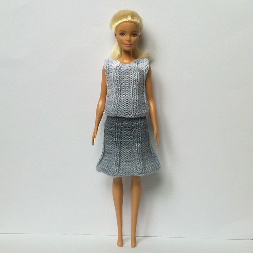 Oblečky pro Barbie - triko, sukně — foto 1