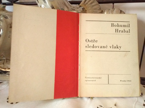Ostře sledované vlaky