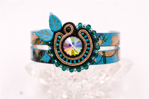Farebný soutache náramok s lístkami