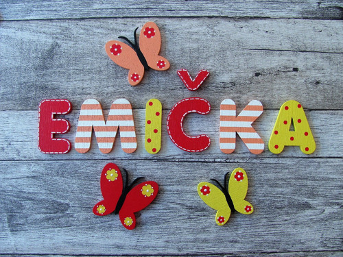 Dřevěná písmena EMIČKA 8 cm
