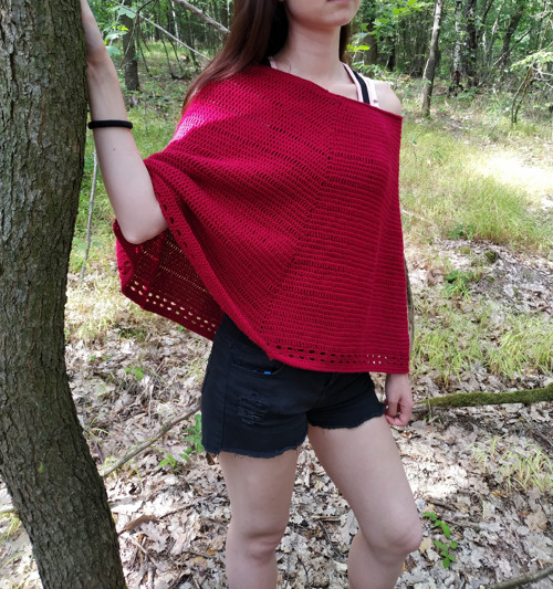 Vínově červené pončo — foto 1
