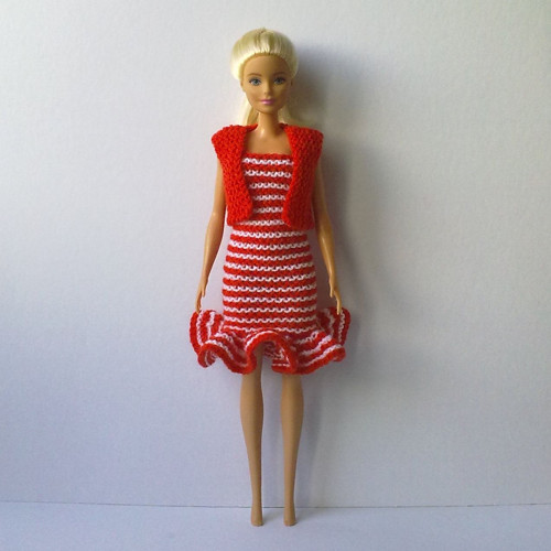 Oblečky pro Barbie - šaty, kabátek — foto 1