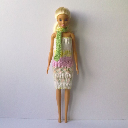 Oblečky pro Barbie - šaty, šála — foto 1