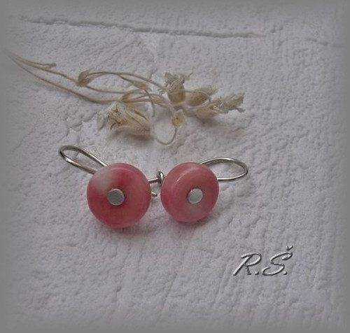 Korálová růžová rondetka 12x5 mm na zapínací háček