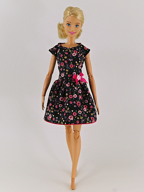 Barbie - Růžovočerné šaty — foto 1