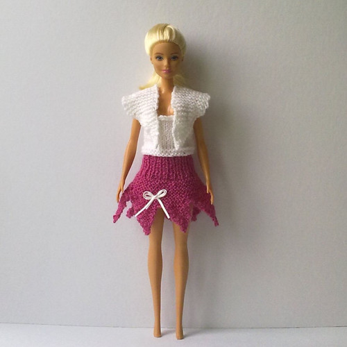 Oblečky pro Barbie - triko, sukně — foto 1