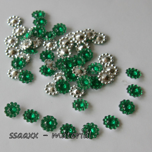 Plastová kytička ~ 11mm ~ 5ks ~ tmavě zelená