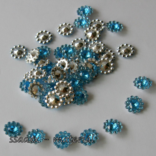 Plastová kytička ~ 11mm ~ 5ks ~ světlejší modrá