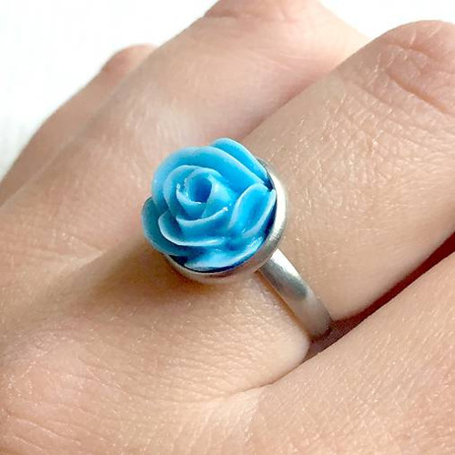 Elegantní prsten s růží z chirurg. oceli tyrkysová
