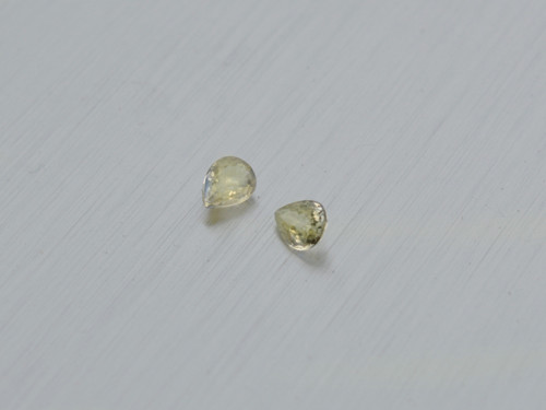 SAFÍR přírodní PÁR žlutý hruška 3x4 mm Nahřívaný