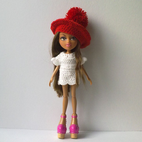 Oblečky pro BRATZ - červený baret — foto 1