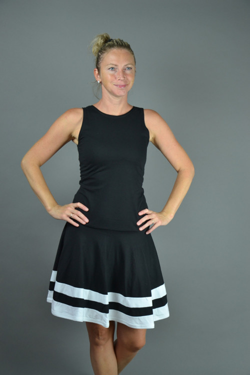 Černo-bílé šaty — foto 1