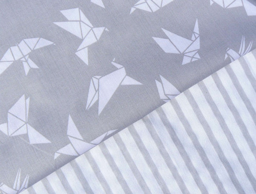Bílí origami ptáci na šedé — foto 1