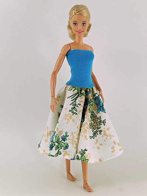 Barbie - Rozkvetlé šaty — foto 1