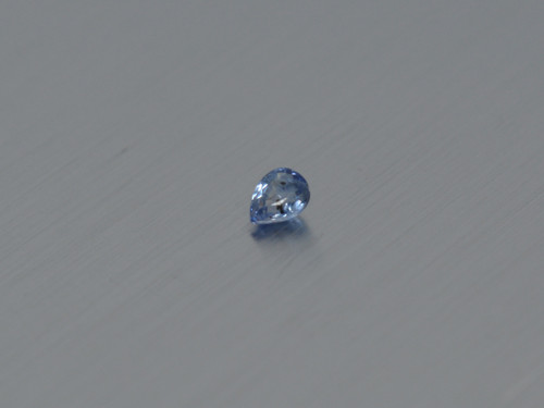SAFÍR přírodní modrý hruška 3x4 mm Nahřívaný