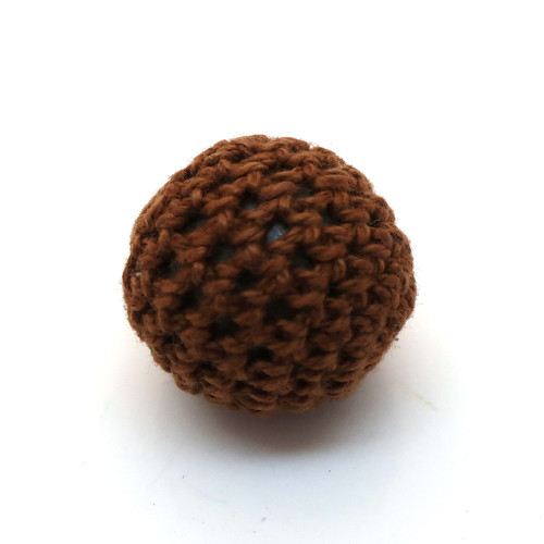 Korálek hnědý obháčkovaný plastový 21mm 1/2 ks