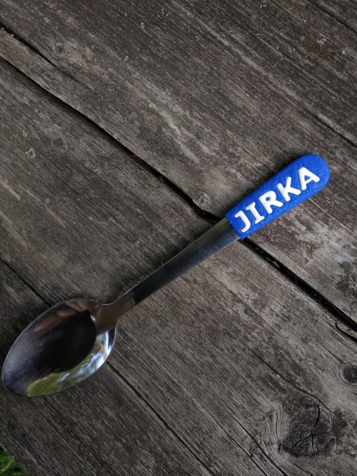 Lžička se jménem