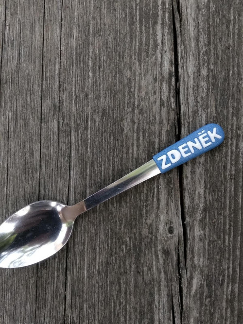 Lžička se jménem