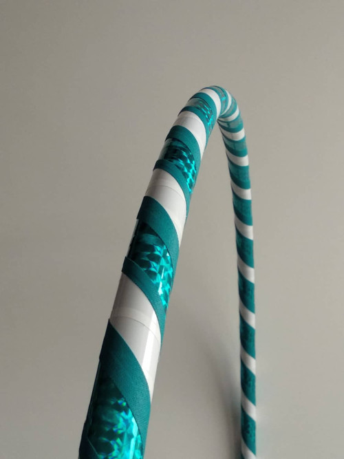 Obruč na hooping zelenomodro-bílá 80 cm