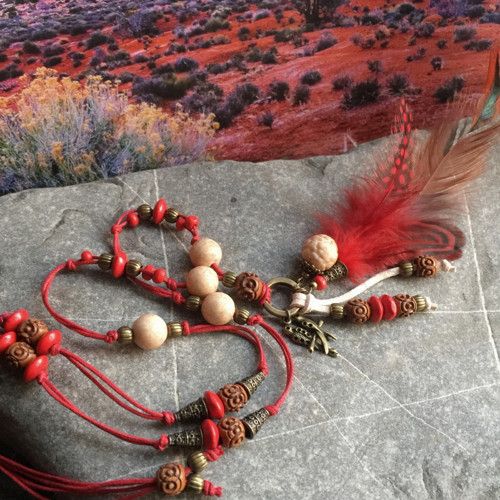 Boho korálky s červeným pírkem — foto 1