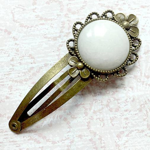 Velká vintage sponka s bílým jadeitem