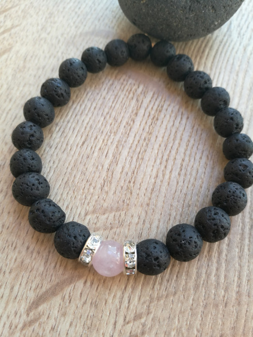 Minerální náramek z lávy a růženínu