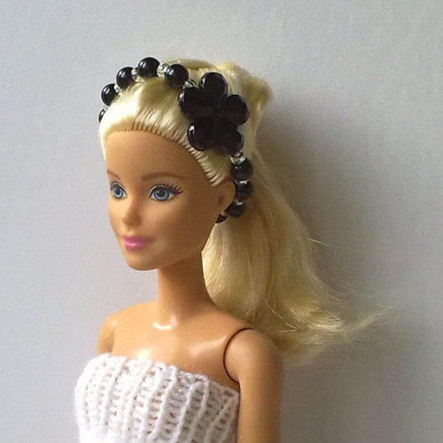 Čelenka pro Barbie - černá kytka — foto 1