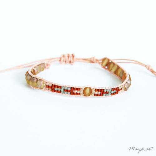Červenomeruňkový náramek WEAVED BRACELET