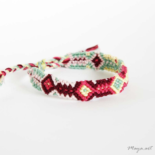 Pestrobarevný náramek SUMMER MACRAMÉ BRACELET