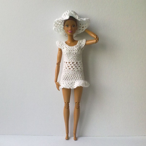 Oblečky pro Barbie - šaty, klobouk — foto 1