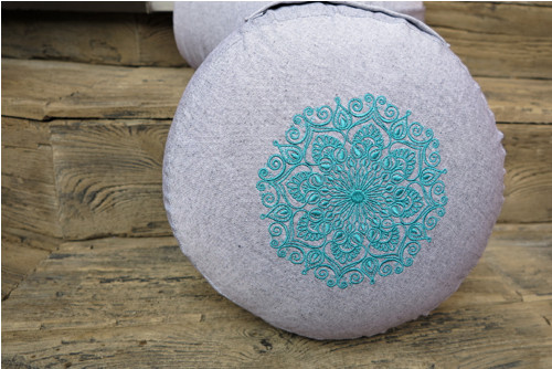Vyšívaný puff mandala, průměr 30cm, šedá/petrolej